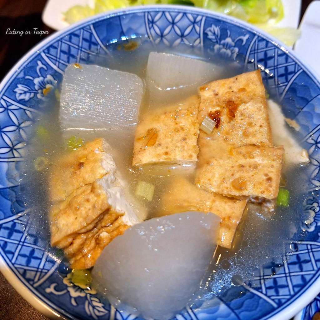 A Yue Zi Oily Rice tofu raddish soup 2