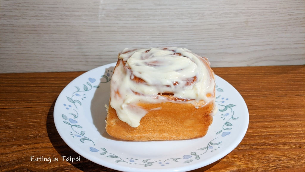 cinnamon roll miss v bakery cream cheese