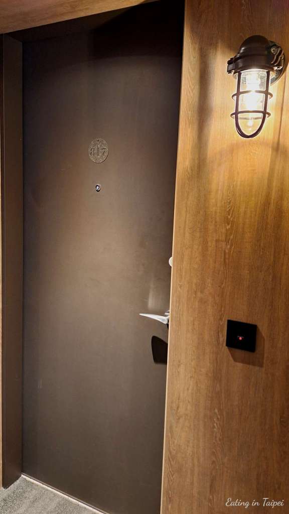 Just Sleep Tainan Superior Twin door 1