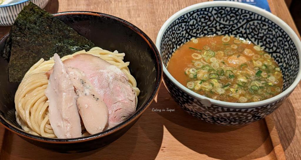 Menya Itto yusuke champion dipping noodles