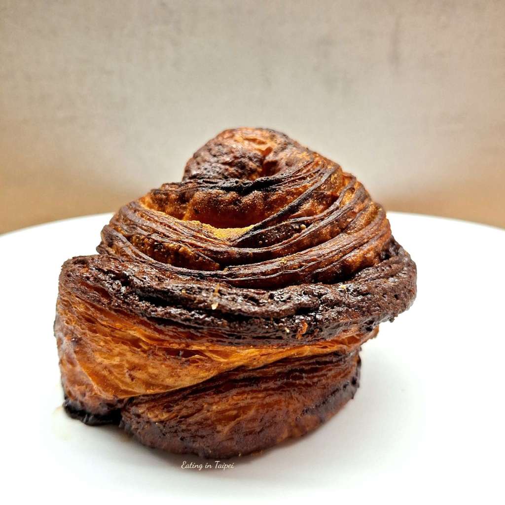 Supranormal bakery cafe cinnamon roll