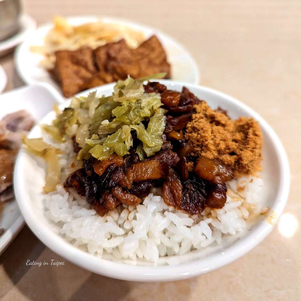 xia gang crispy sparerib soup braised pork rice